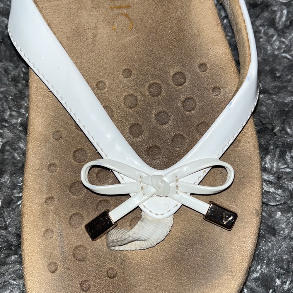 White vionic - Picture 3 of 4